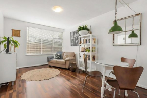 Modern City-Fringe Apartment in New Town